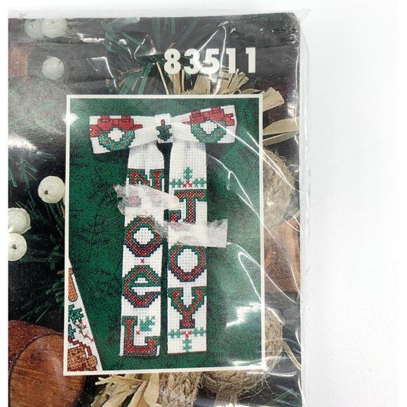 VTG NOS 1996 Bucilla Cross Stitch Kit 6 Christmas Themed Bows 4”x 6” Unopened - Picture 5 of 7